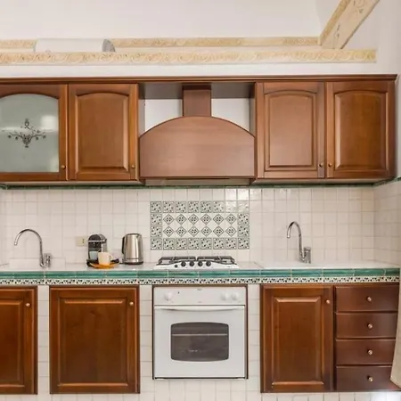 Florio Apartment *